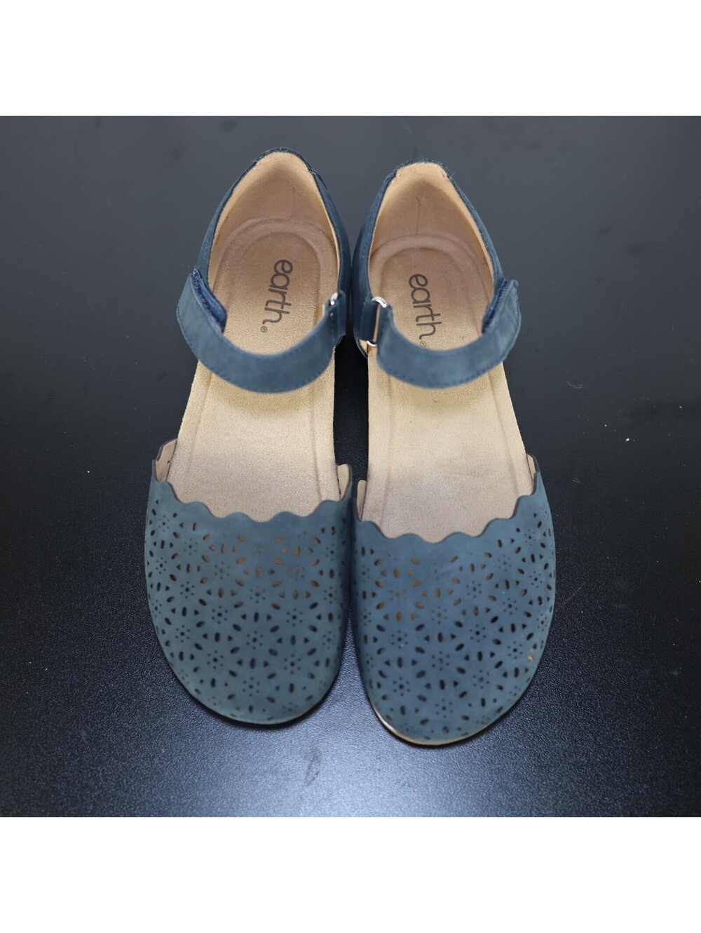 Earth Women's Size 9W Blue Suede Perforated Mary Jane Flats